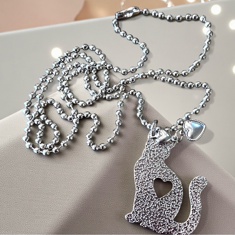 Beautiful Stainless Steel Silver Toned Cat and Heart Pendant Necklace - Picture 10 of 17